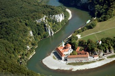 Luftbild des Weltenburger Klosters an der Donau