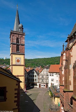 Die Altstadt von Wertheim mit der Stiftskirche.