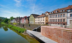 Die Uferpromenade von Wertheim.