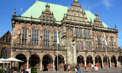 Das im gotischen Stil erbaute Rathaus von Bremen.
