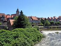 Die Weser passiert die historische Altstadt von Hann. Münden.