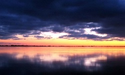 Der See Westeinderplassen in Nordholland im Sonnenuntergang