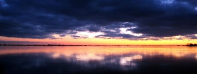 Der See Westeinderplassen in Nordholland im Sonnenuntergang