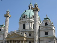 Die barocke Karlskirche in Wien mit ihrer charakteristischen Kuppel.