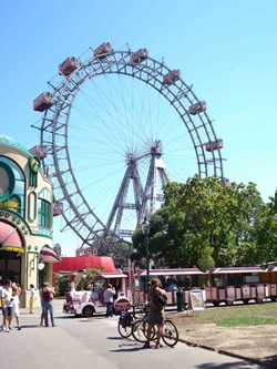 Der Wiener Prater mit dem berühmten Riesenrad.