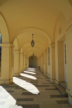 Ein Arkadengang im Wiener Schloss Schönbrunn.