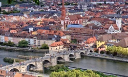 Würzburgs Altstadt von oben gesehen.